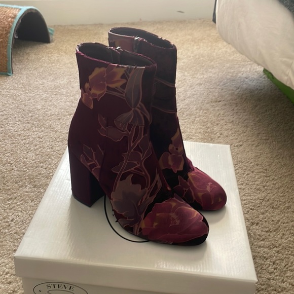 Steve Madden velvet floral bootie - Picture 1 of 10
